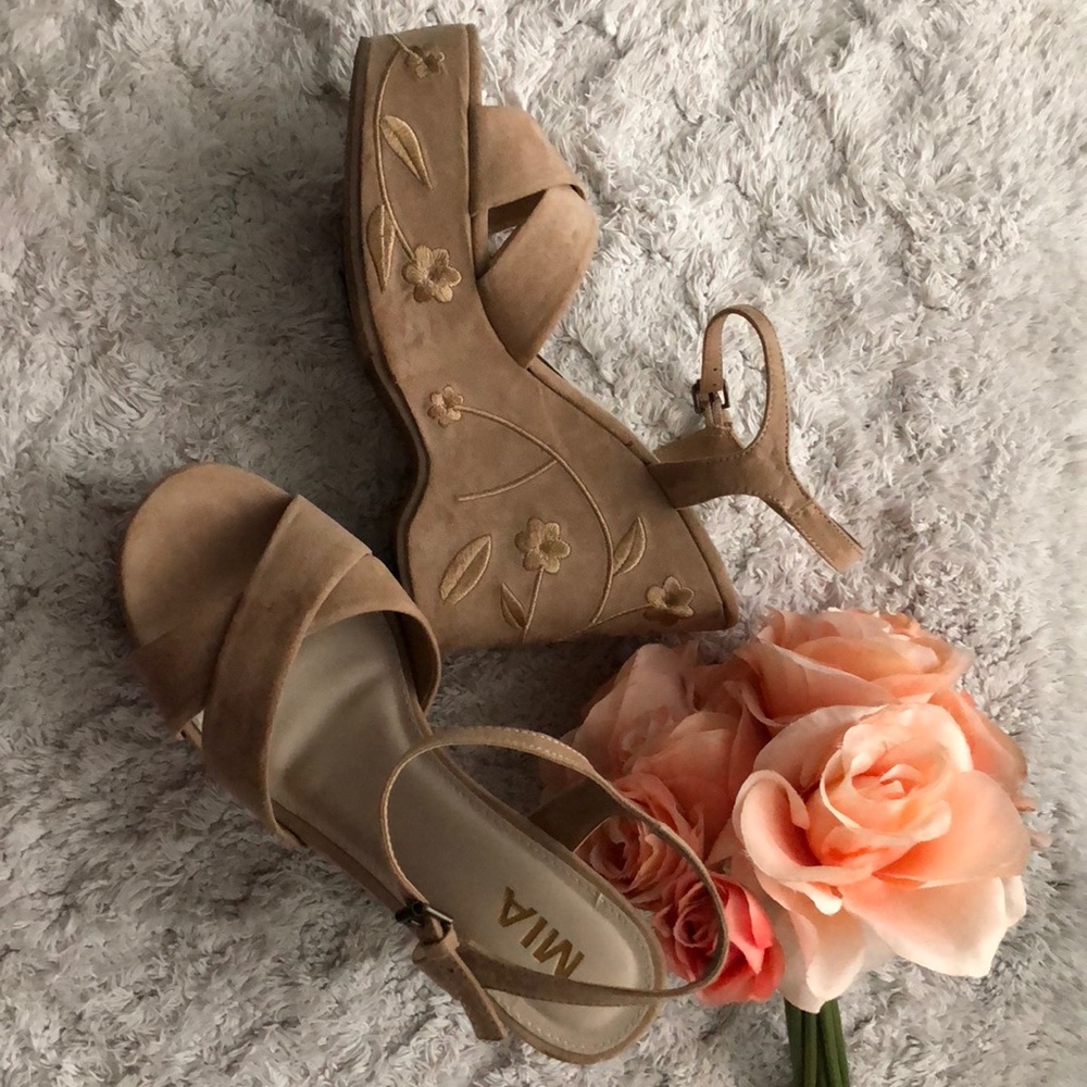 MIA wedge sandal